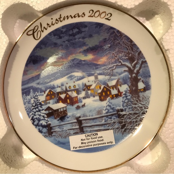 ✨Avon Collectable 2002 Christmas Plate✨ - Picture 2 of 3